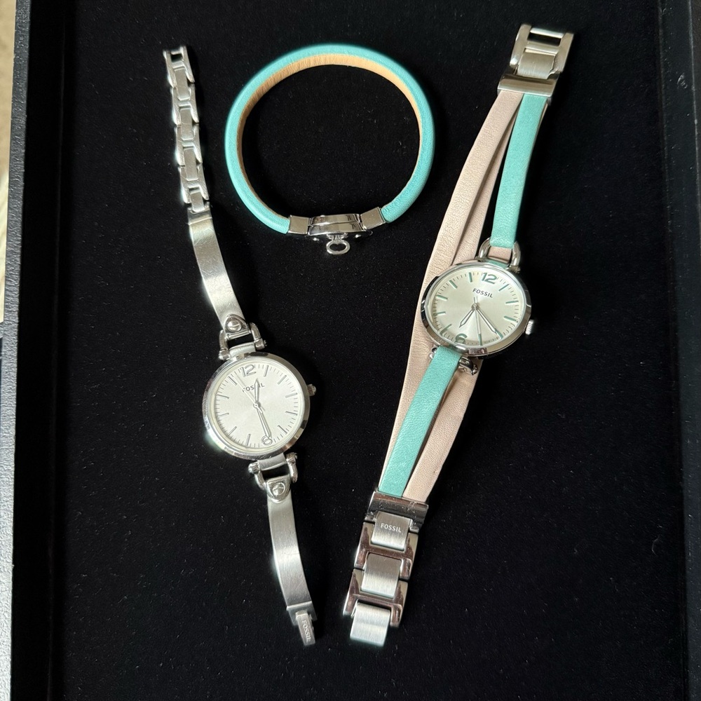 FOSSIL Silver and Teal Watch and Bracelet Set